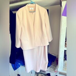 Light pink blazer and dress two piece suit le suit 24W
